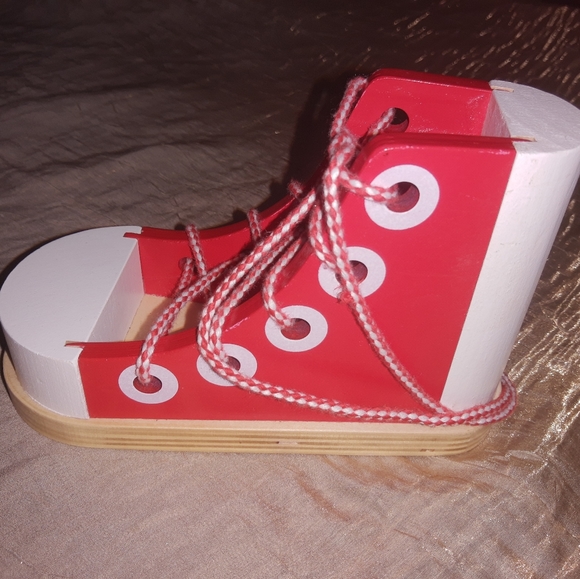 Educational Wooden Lacing shoe - Picture 3 of 6